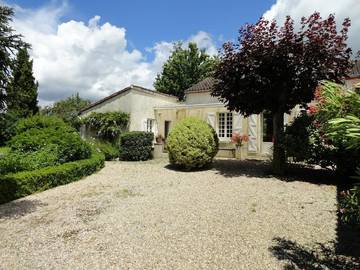 Gîte pour 5 personnes, avec terrasse et jardin à Puy-l'Évêque
