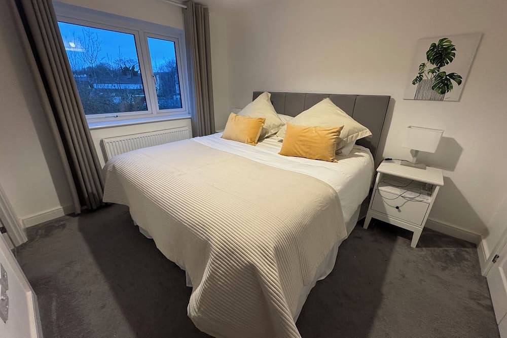 Large 4 Bedroom House - 15 Mins to Cardiff Central in Cardiff, Vale of Glamorgan region