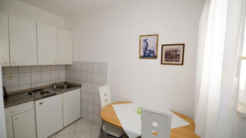 Location de vacances pour 2 personnes, avec balcon et jardin à Podstrana