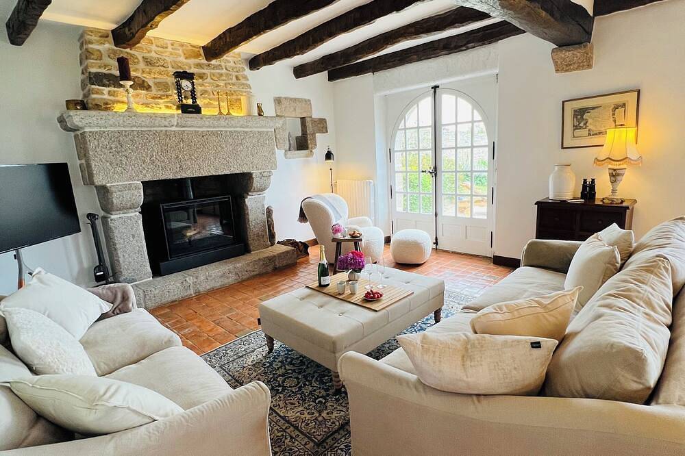 Holiday mansion by the habour with phantastic sea view + wellness area + sauna in Portsall, Ploudalmézeau