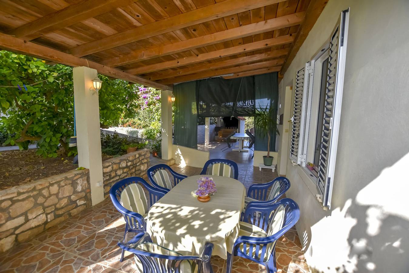 House Panula in Zadar (Kommun), Iz