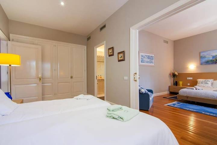 Location de vacances pour 23 personnes, avec piscine et balcon ainsi que jardin et jacuzzi à Mataró - 4