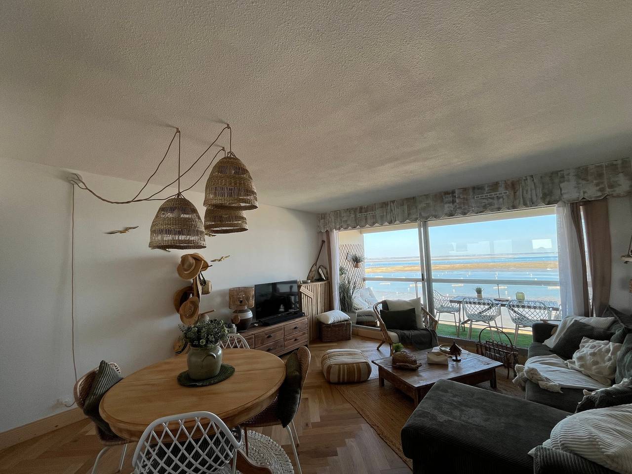 Entire apartment, Arcachon - 2-Bedroom Apartment with Terrace, Sea View and Parking in Arcachon, Arcachon region