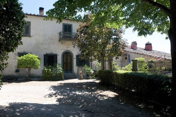 Gîte pour 8 personnes, avec terrasse ainsi que jardin et piscine