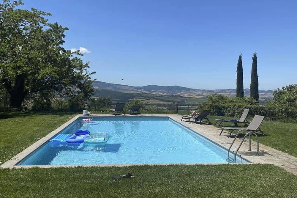 Villa indipendente con A/C, piscina privata, Wifi, terrazza, vista panoramica, vicino Montepulciano in Chianciano Terme, Siena e dintorni
