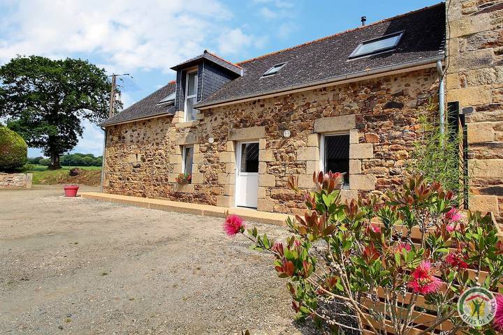 Gîte pour 6 personnes, avec jardin et terrasse en Cotes-d'Armor - 2