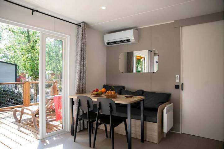 Mobil home pour 4 personnes, avec terrasse ainsi que piscine et jardin, animaux acceptés dans Plages des Cabanes de Fleury - 3