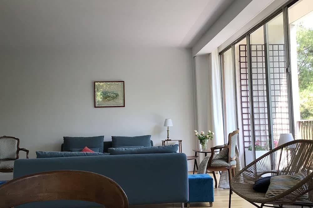 Entire apartment, Spacious, bright apartment near Paris in Louveciennes, Yvelines