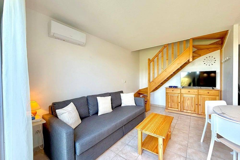 Entire apartment, La salamandre bleue, 4 pers pool in Calvisson in Calvisson, Mediterranean Coast (France)