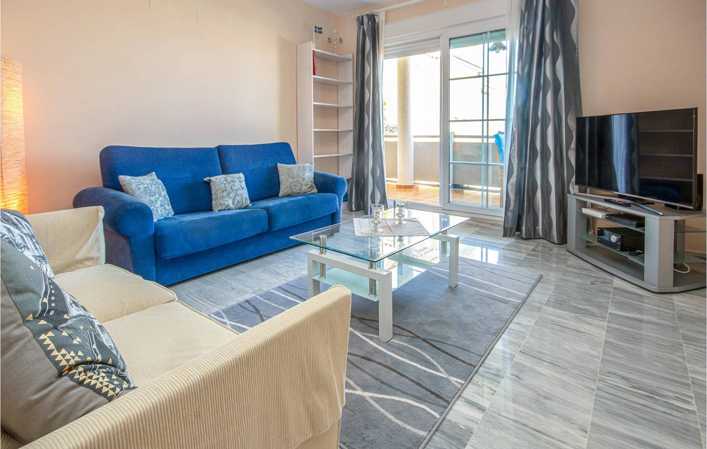 Apartamento vacacional entero, Apartamento con vistas al mar, piscina y aparcamiento in Playa de Calahonda, Marbella