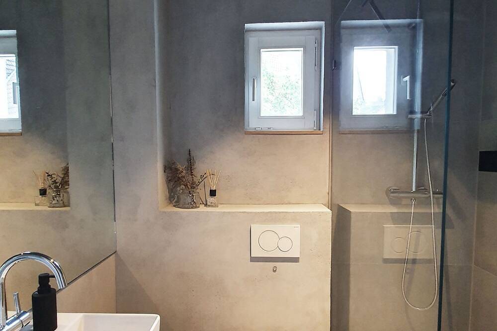 Ferienhaus für 6 Personen mit Whirlpool. 4 Schlafzimmer, 2 Bäder und Holzofen. in Klingenmünster, Südliche Weinstraße