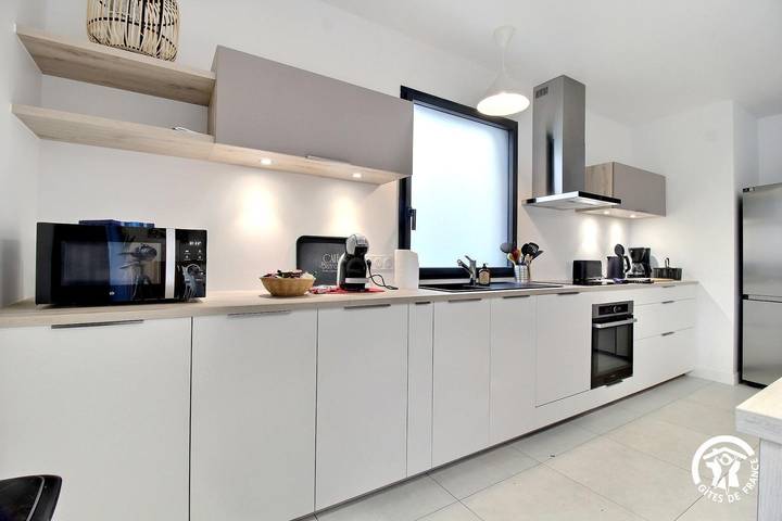 Gîte pour 13 personnes, avec terrasse et jardin dans Kerhostin - 4