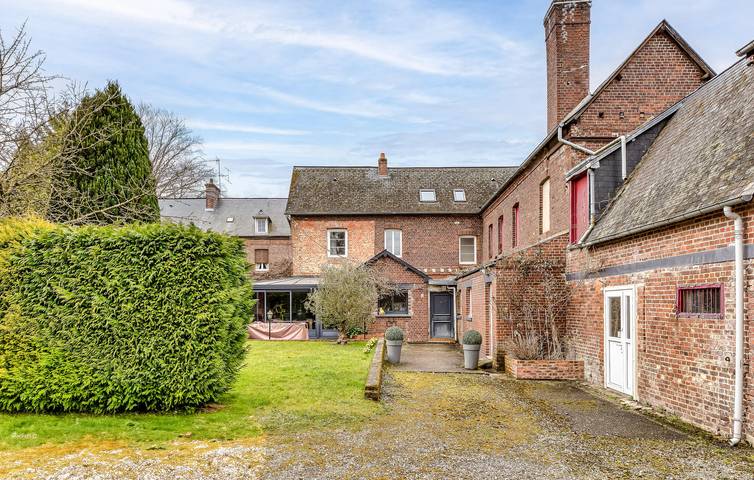 Location de vacances pour 10 personnes, avec jardin et terrasse, animaux acceptés à Torcy-le-Grand