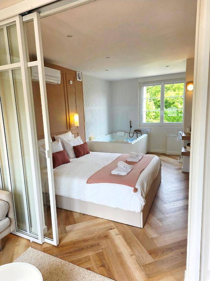 Gîte pour 2 personnes, avec terrasse et jacuzzi à Meyssac - 4