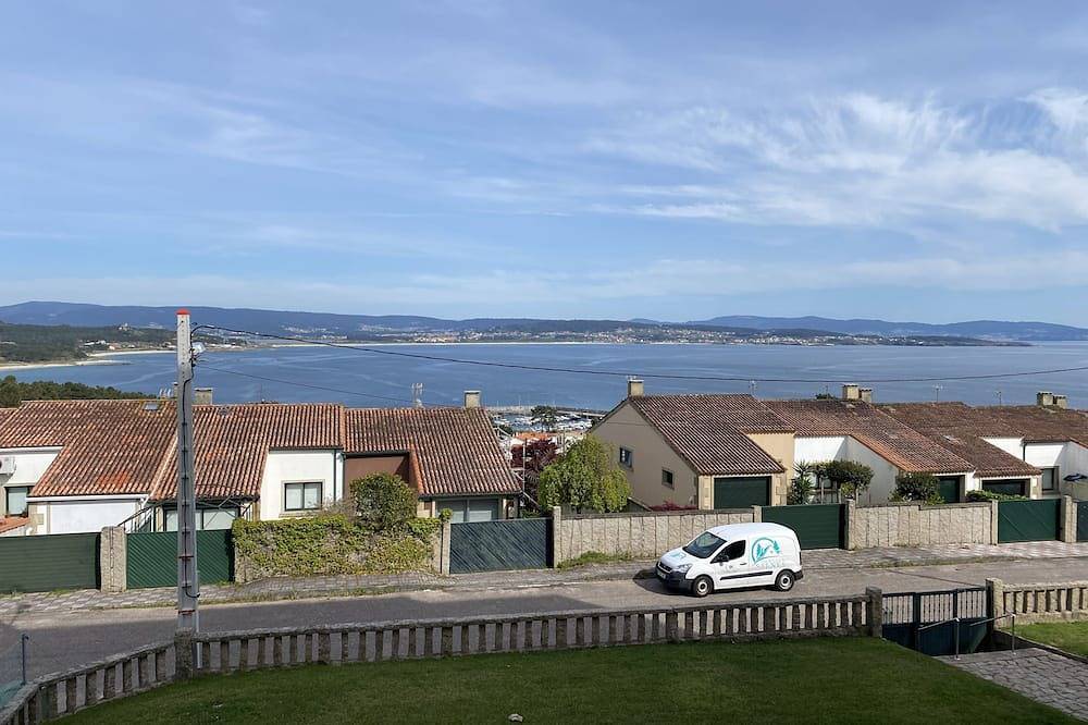 Entire apartment, Costa Verde Apartment.  Pedras Negras Area in San Vicente do Mar, O Grove