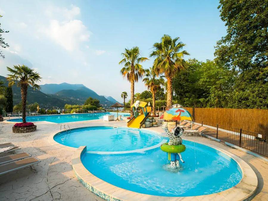Weekend Glamping Resort - Mobilheim 6 personen - Comfort | 3 Schlafz. | 6 Pers. | Erhöhte Terrasse | Klimaanlage in San Felice del Benaco, Gardasee-Berge