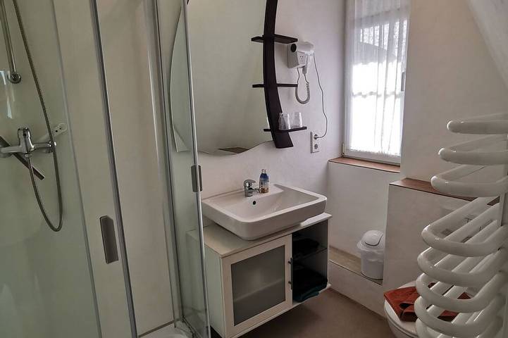 Cottage für 3 Personen, mit Garten und Balkon in Middelhagen - 4