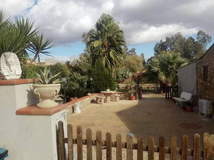 Location de vacances pour 3 personnes, avec jardin et vue à Enna