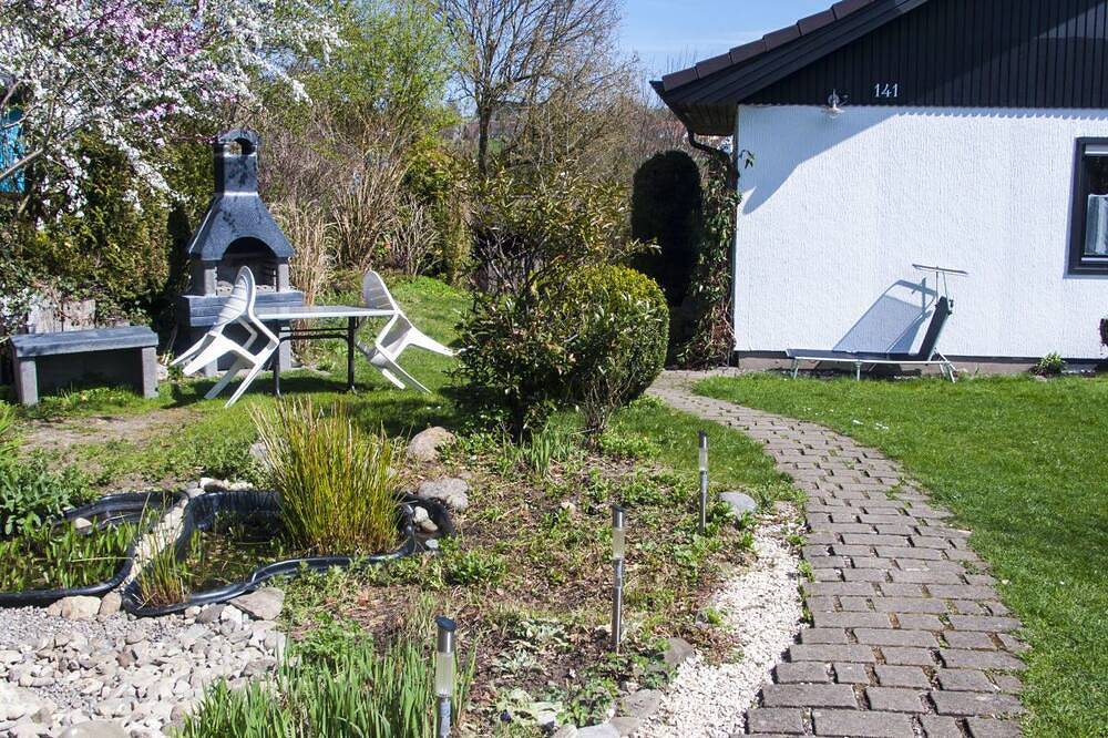 Großes, helles Ferienhaus auf 3 Etagen und Platz für bis zu 10 Personen in Herdwangen-Schönach, Region Bodensee-Oberschwaben
