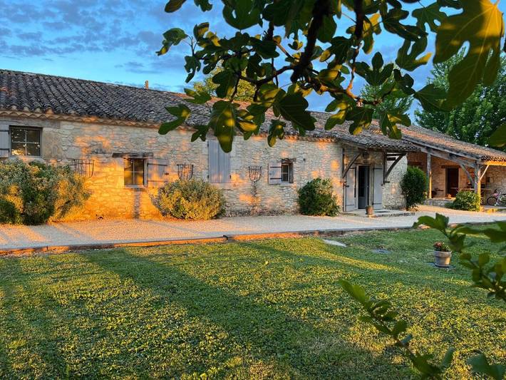 Location de vacances pour 2 personnes, avec Terrasse ainsi que Jardin et Piscine à Bournel