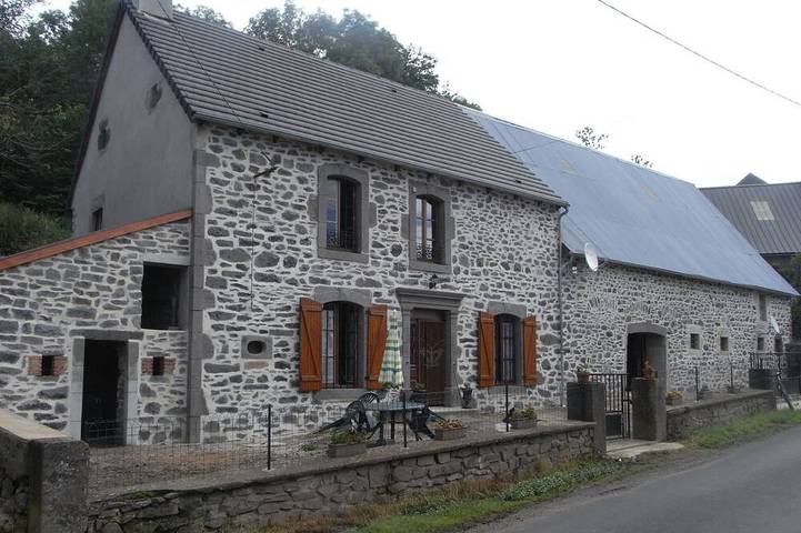 Gîte pour 5 personnes, avec Jardin à Marcenat