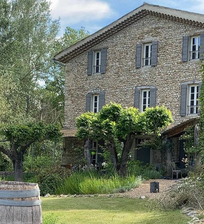 Chambre d’hôte pour 2 personnes, avec Terrasse et Jardin ainsi que Piscine et Vue