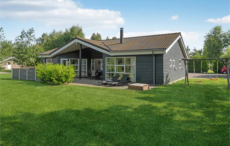 Ferienhaus für 16 Personen, mit Whirlpool und Terrasse sowie Garten und Sauna in Lolland-Falster