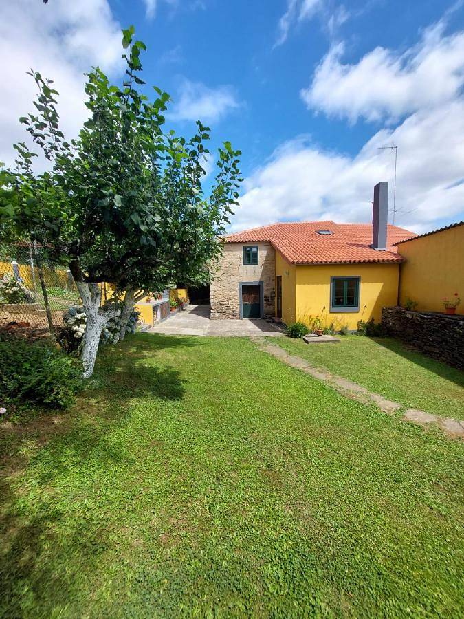 Apartamento para 10 personas, con Balcón además de Terraza y Jardín en Silleda