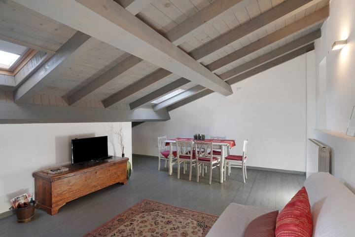 Appartamento intero, Appartamento per vacanze "Immerso nel verde", con vista montagne, terrazza e Wi-Fi in Olivastri, Chiusavecchia