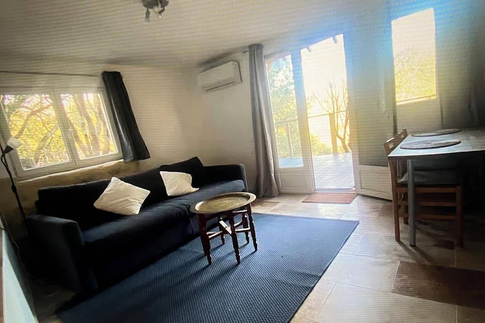 Appartement entier, Studio provençal, cachet, calme in Le Revest-les-Eaux, Côte méditerranéenne (France)