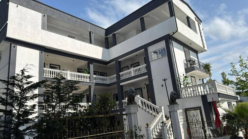 Hôtel pour 3 personnes, avec terrasse et jardin