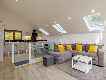 Log Cabin for 8 People in West Yorkshire, Yorkshire, Photo 4