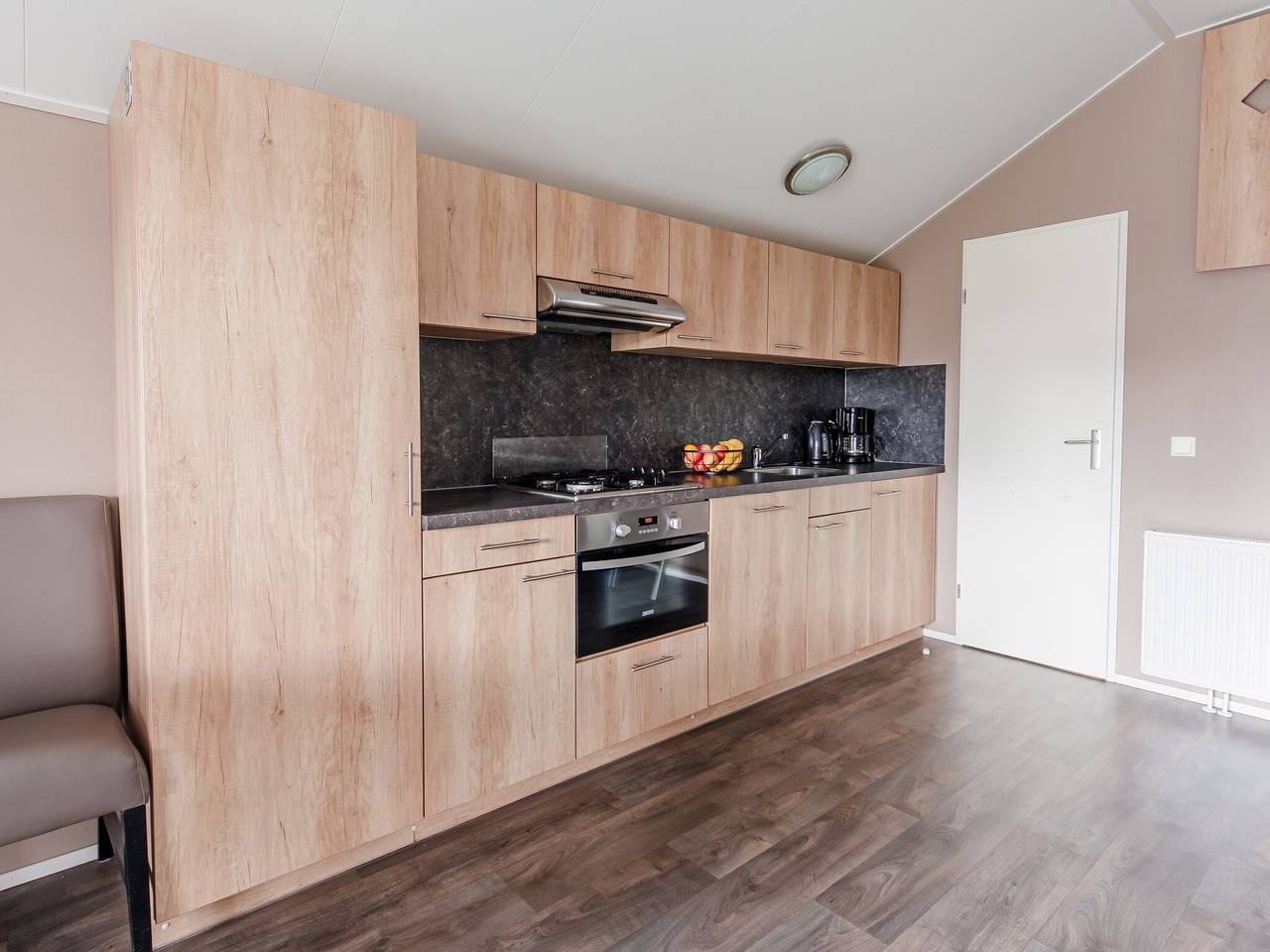 Chalet with covered terrace in the Leukermeer in Bergen (Limburg), De Maasduinen National Park
