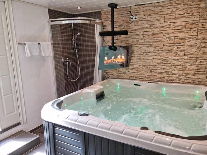 Ferienwohnung für 7 Personen, mit Whirlpool und Terrasse sowie Garten und Pool in Seeshaupt - 2