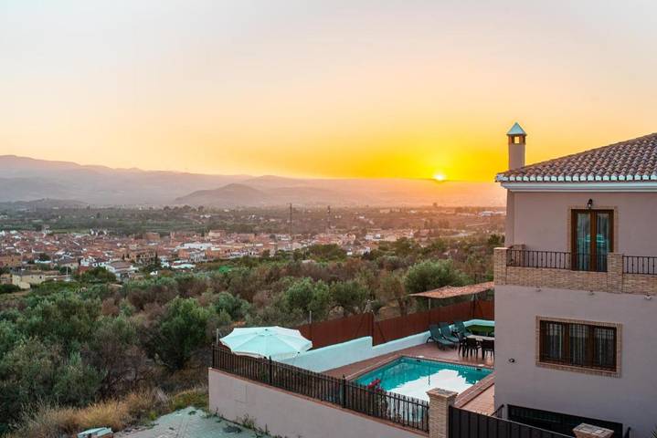 Casa rural para 8 personas, con Balcón y Terraza además de Jardín y Piscina en Dúrcal