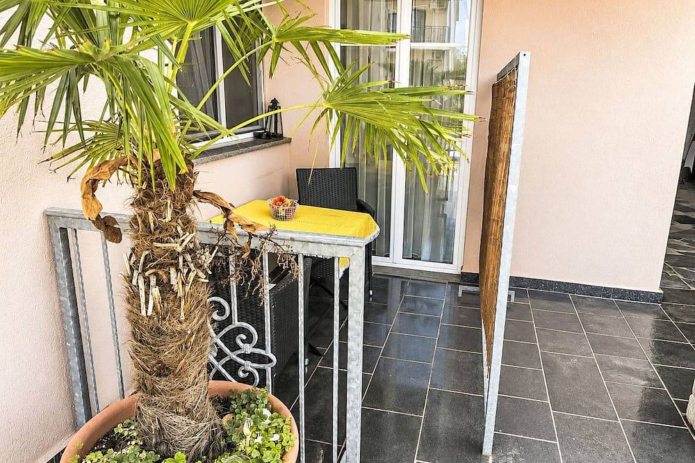 Entire apartment, Ein Apartment im Ferienhaus Zweirosen in Valbandon, Southcoast Istria
