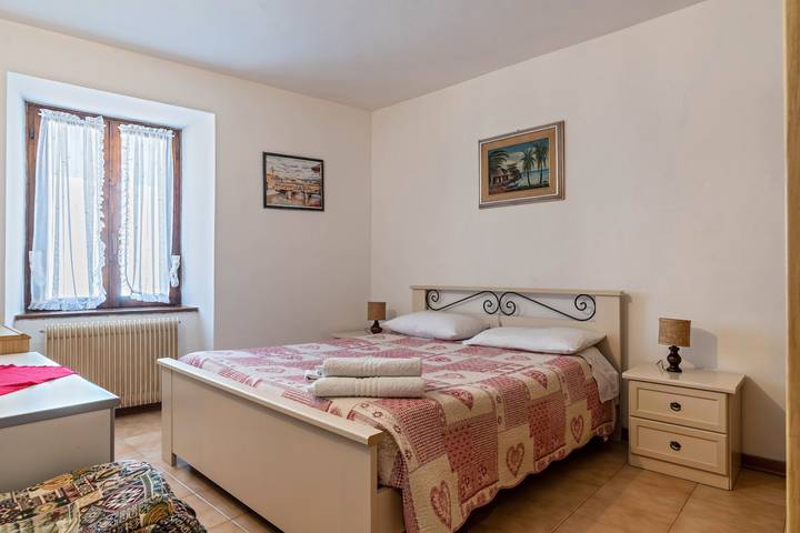 Hel lejlighed, Apartment "Al Sasso Rosso" with Mountain View & Balcony in Dimaro, Dimaro Folgarida