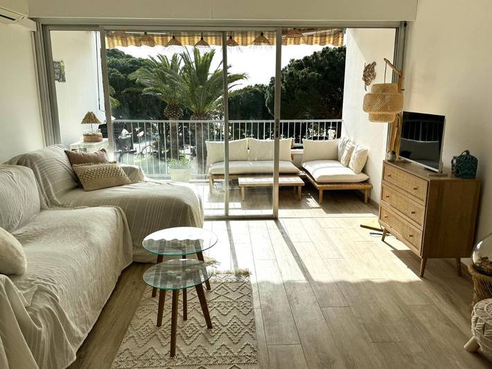 Gîte pour 3 personnes, avec vue et terrasse dans Plage Du Lavandou Le Lavandou - 2