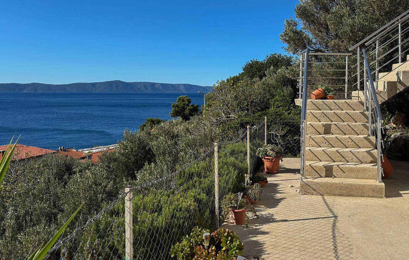 Apartamento vacacional entero, Apartamento de vacaciones para 2 personas con jardín in Podgora, Rivera de Makarska