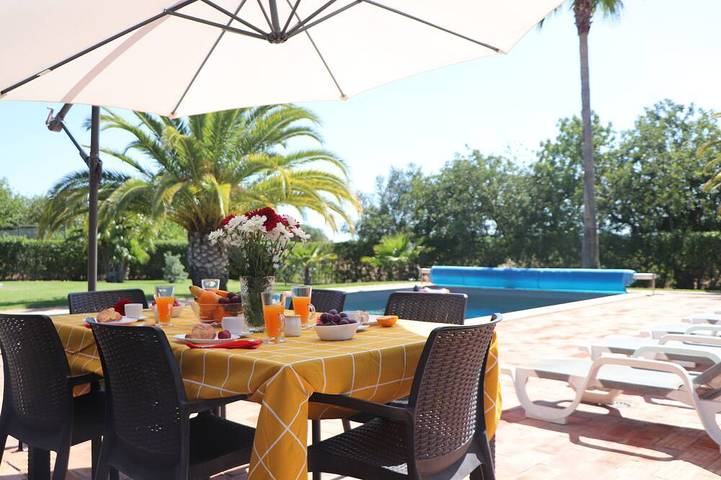 Villa for 10 people, with garden and hot tub in Almancil