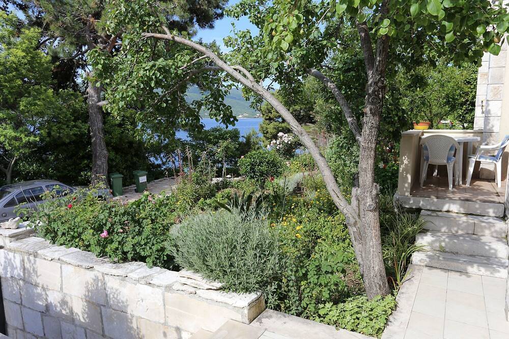 Ganze Wohnung, 2-Zimmer-Ferienwohnung am Strand Viganj, Peljesac (A-10116-a) in Viganj, Peljesac