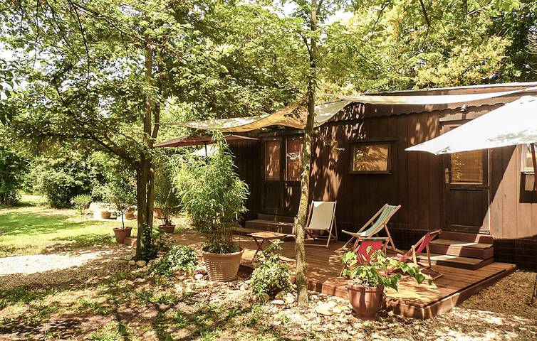 Reizende 90 m² große Wohnung mit Pool und Garten, 800 m vom Zentrum von Aimargues entfernt in Aimargues, Mittelmeerküste (Frankreich)