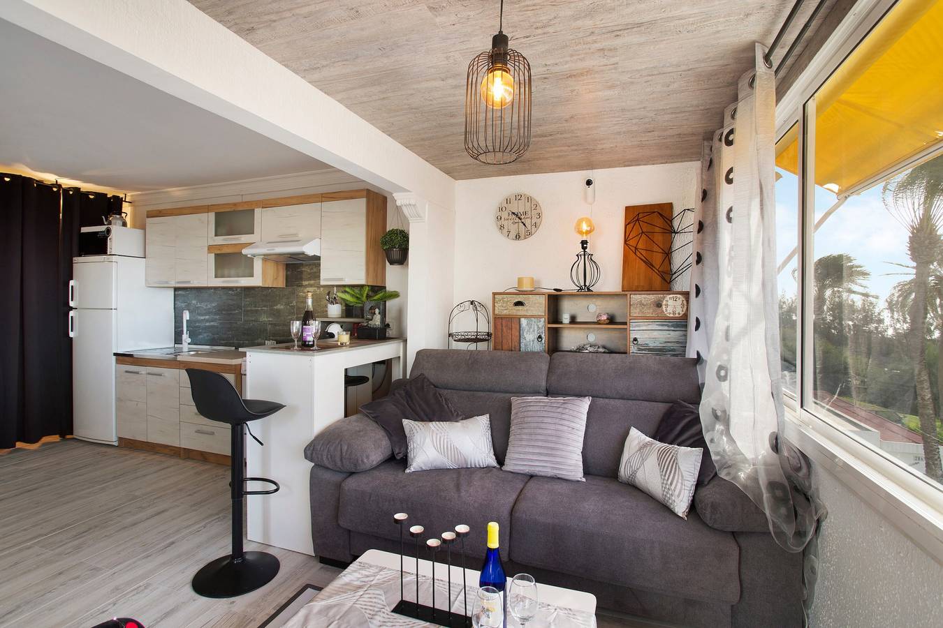 Entire apartment, Vacation Apartment 'Vista Roja' with Sea View, Wi-Fi and Air Conditioning in San Agustin, San Bartolomé de Tirajana