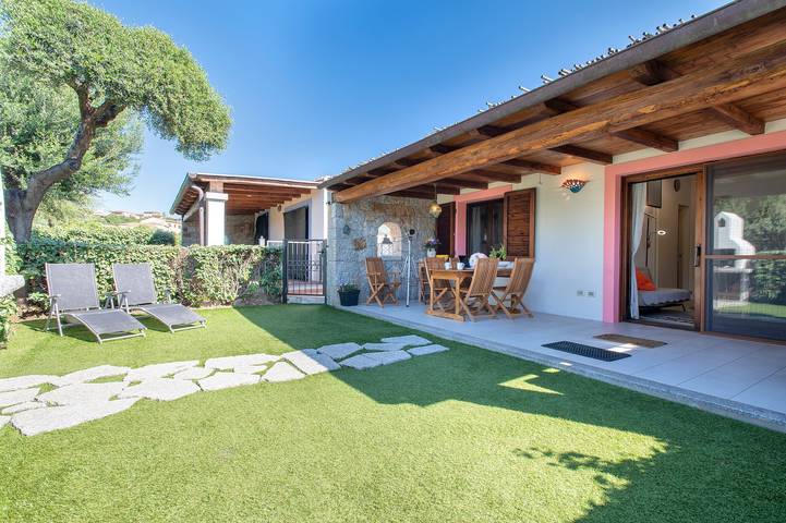 Location de vacances pour 5 personnes, avec jardin et bassin pour enfant à Badesi