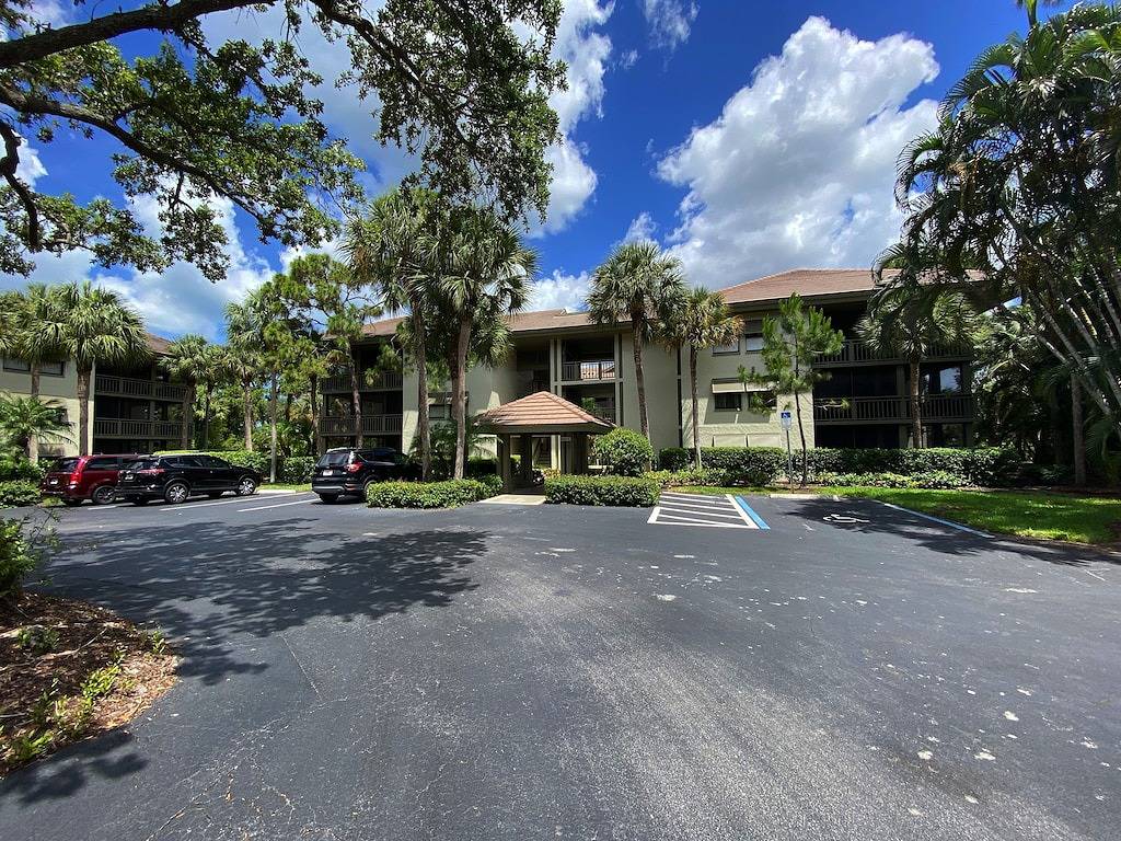 Ganze Wohnung, Wild Pines Bonita Bay Beauty - Pool-Hottub-Tennis Courts-Grills-Beach Shuttle in Bonita Bay, Bonita Springs