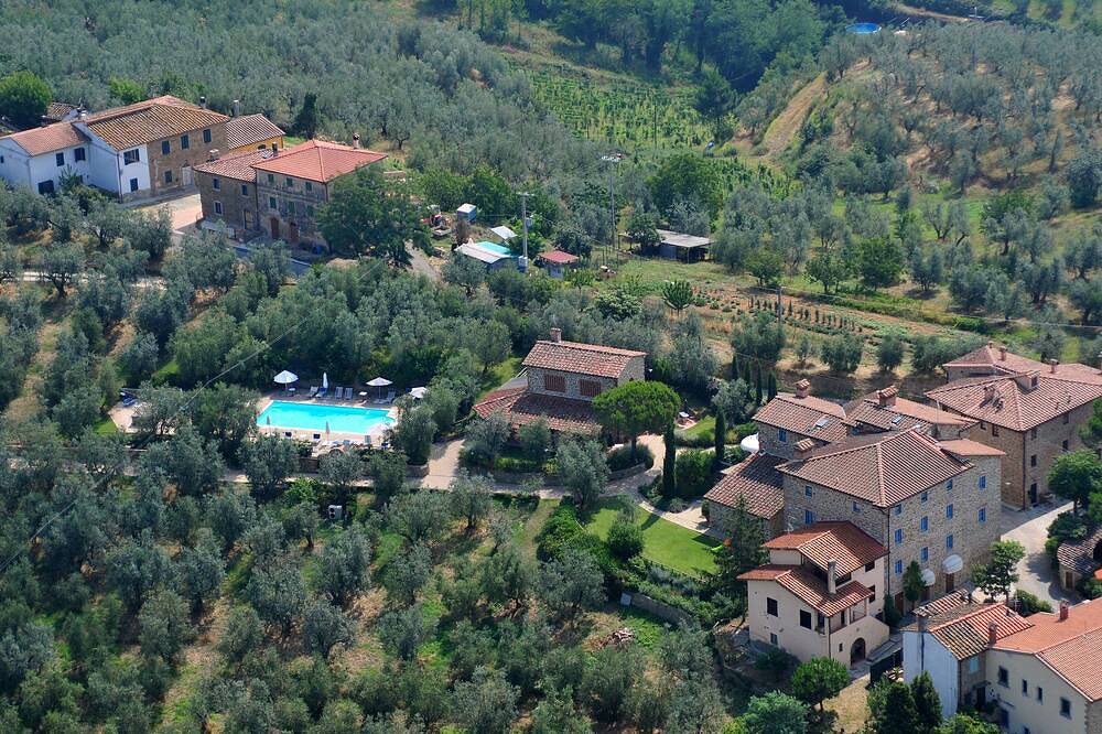 Amazing Villa With Pool 17 Bedrooms And 9 Bathrooms 20-35 People, Near Florence in Vinci, Florence Province