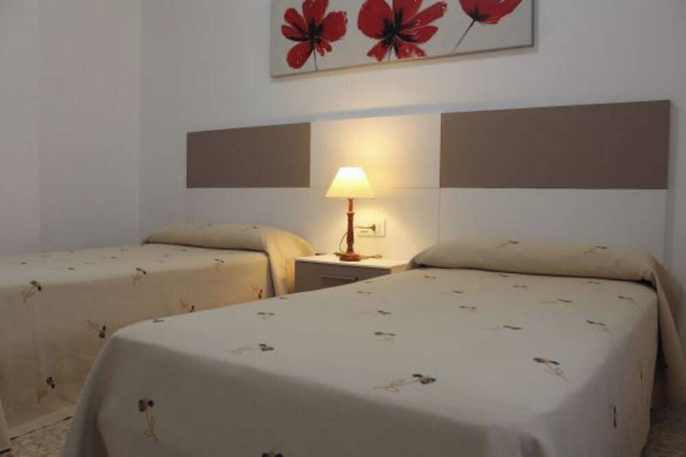 Entire apartment, Apartment - Ground Floor - with Terrace in Poio, Rías Baixas