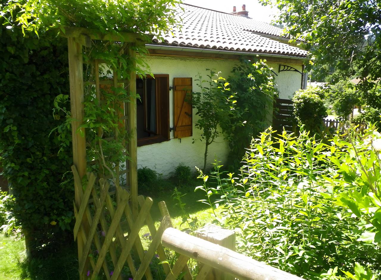 Ferienhaus „Gîte Champêtre, Voll ausgestattet“ mit Wlan in Saint-Éloy-la-Glacière, Regionaler Naturpark Livradois-Forez