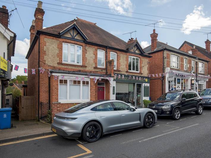Trendy Flat in Sunninghill's Village Atmosphere - Pass the Keys in Berkshire