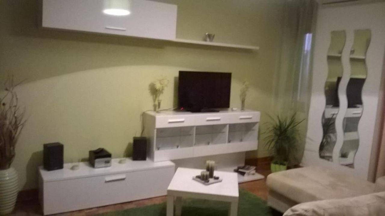 Apartamento inteiro, Spacious apartment in Seia - 110 m² with terrace view in U. F. Seia, São Romão e Lapa dos Dinheiros, Seia